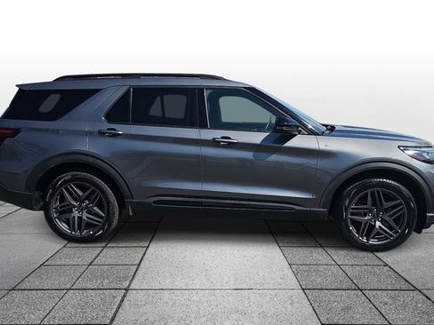 Used 2025 Ford Explorer ST-Line w/ ST-Line Street Pack AWD/4WD image 4