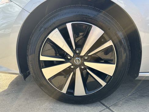 Used 2022 Nissan Altima 2.5 SV FWD image 9