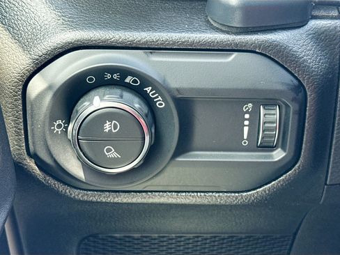 Used 2023 Jeep Gladiator Sport AWD/4WD image 10
