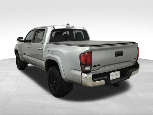 Used 2022 Toyota Tacoma SR5 AWD/4WD image 12