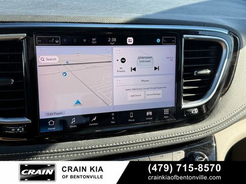 Used 2023 Chrysler Pacifica Limited FWD image 16