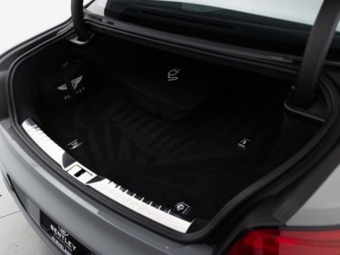 Used 2025 Bentley Flying Spur Plug-In Hybrid image 12