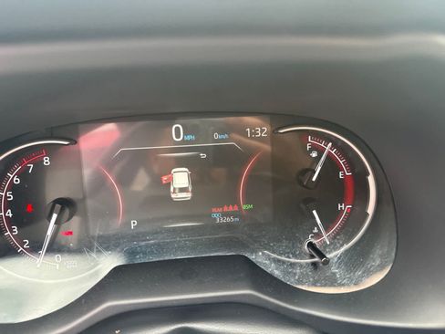 Used 2025 Toyota RAV4 XLE AWD/4WD image 17