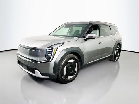 Used 2024 Kia EV9 Wind AWD/4WD image 3