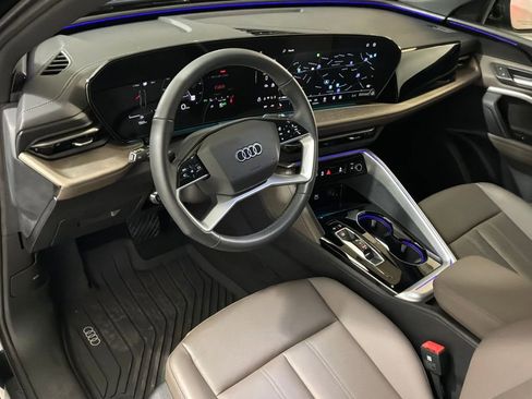 Used 2025 Audi Q5 Premium w/ Convenience Package image 19