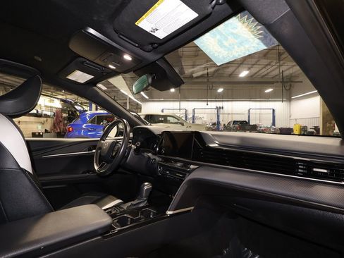 Used 2025 Toyota Camry SE image 27