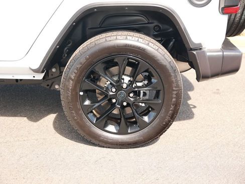 Used 2025 Jeep Wrangler Unlimited Sahara w/ Safety Group image 10