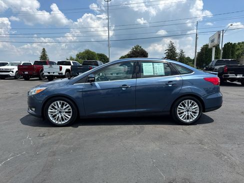 Used 2018 Ford Focus Titanium w/ Titanium Technology Package FWD image 2