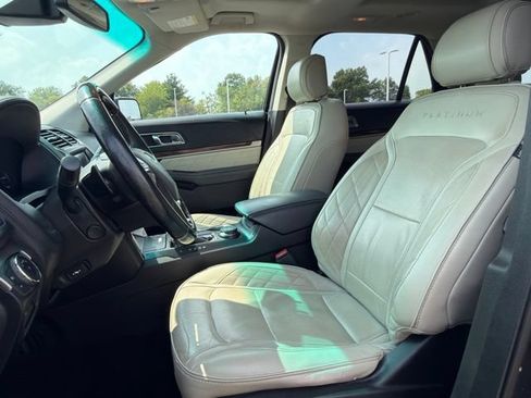 Used 2017 Ford Explorer Platinum AWD/4WD image 32