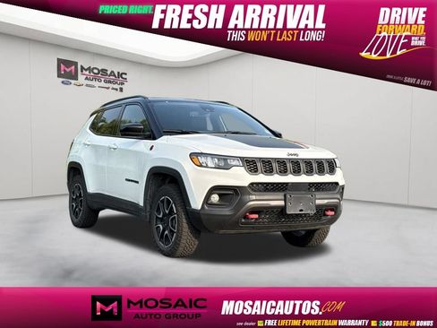 Used 2026 Jeep Compass Trailhawk AWD/4WD image 1