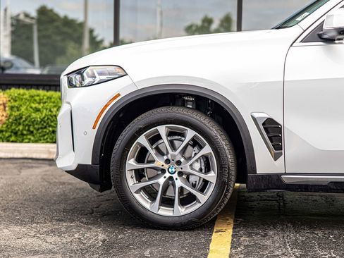 Used 2024 BMW X5 xDrive40i w/ Parking Assistance Package AWD/4WD image 8