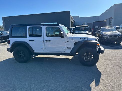Used 2025 Jeep Wrangler Willys image 7