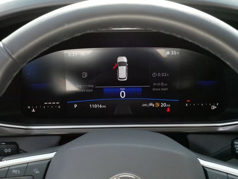 Certified 2025 Volkswagen Taos SE AWD/4WD image 21