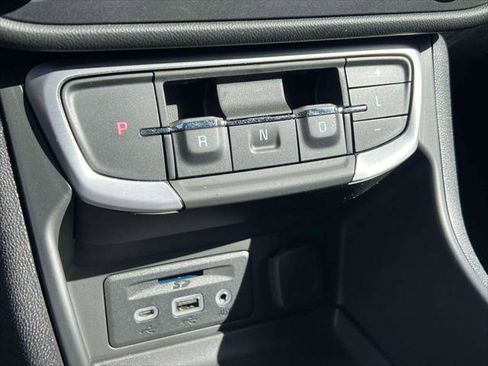 Used 2022 GMC Terrain SLT w/ Tech Package image 25