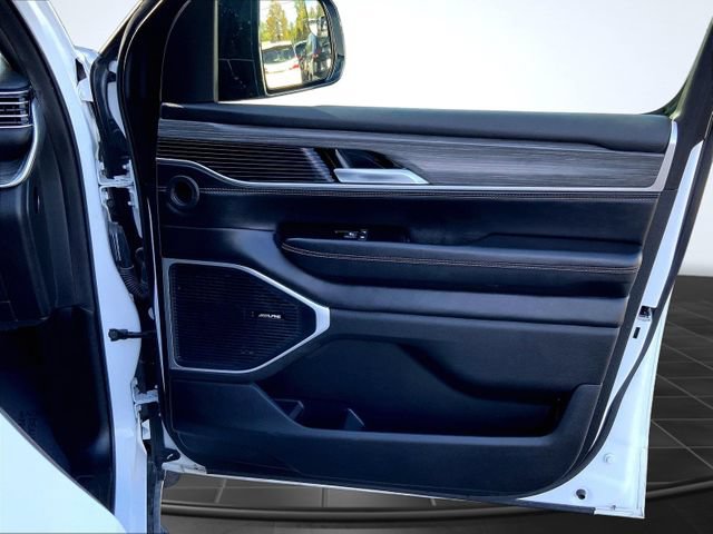 Used 2024 Jeep Wagoneer Series II AWD/4WD image 27