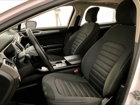 Used 2018 Ford Fusion SE w/ Fusion SE Technology Package image 24