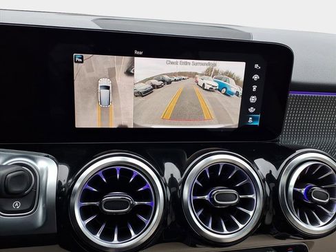 Used 2022 Mercedes-Benz GLB 250 GLB 250 image 21