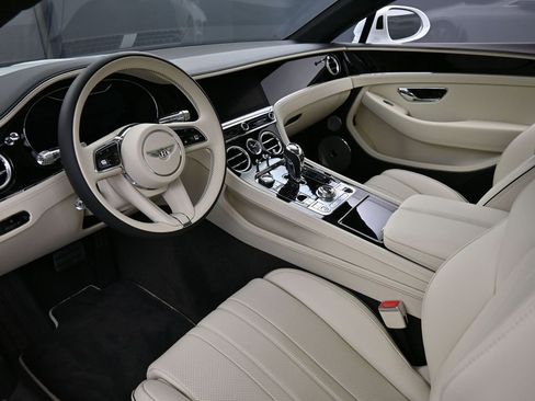 Used 2024 Bentley Continental GT image 4