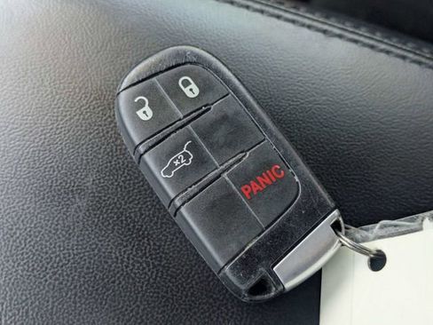 Used 2019 Jeep Grand Cherokee Laredo w/ Laredo X Package image 32