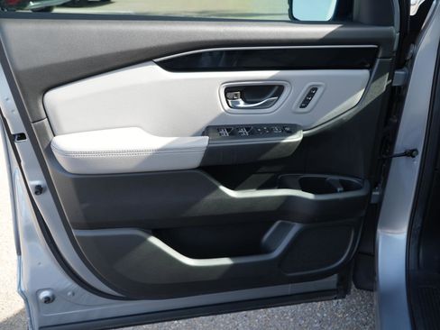 Used 2025 Honda Pilot EX-L image 13