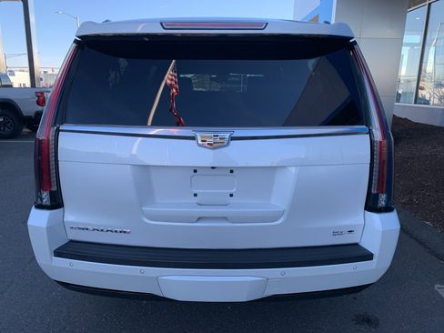 Used 2017 Cadillac Escalade ESV 4WD image 6