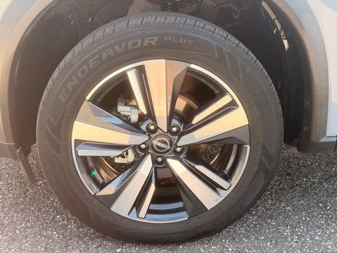 Used 2023 Nissan Rogue SL w/ SL Premium Package FWD image 10