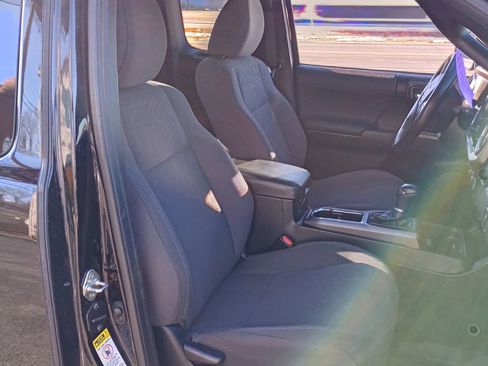 Used 2017 Toyota Tacoma TRD Sport image 22