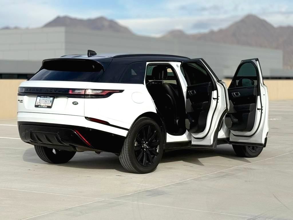 Used 2018 Land Rover Range Rover Velar R-Dynamic SE AWD/4WD image 14