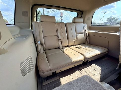 Used 2014 Cadillac Escalade Luxury AWD/4WD image 30