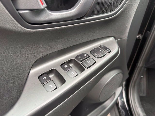 Used 2019 Hyundai Kona SE FWD image 11