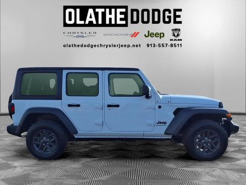Used 2025 Jeep Wrangler Sport S image 25