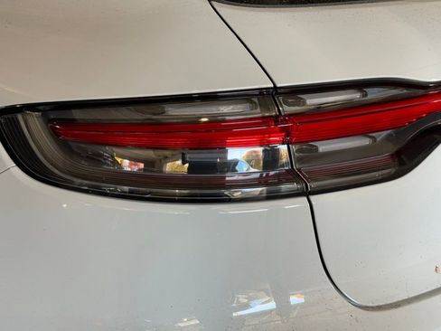 New 2026 Porsche Macan image 18