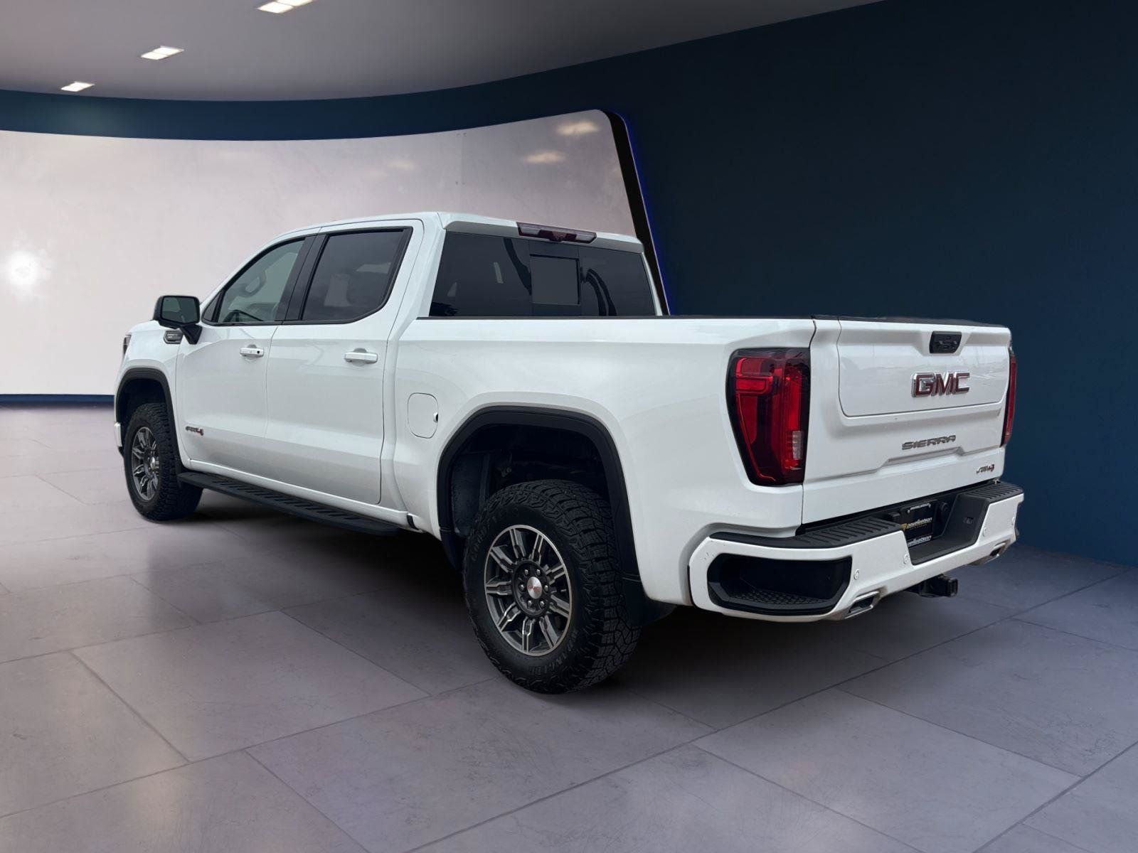 Used 2024 GMC Sierra 1500 AT4 w/ Technology Package AWD/4WD image 3