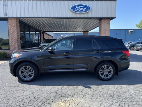 Used 2023 Ford Explorer XLT w/ Equipment Group 202A AWD/4WD image 1