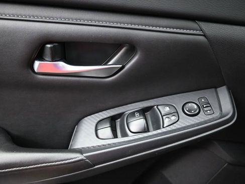 Used 2024 Nissan Sentra SV FWD image 16