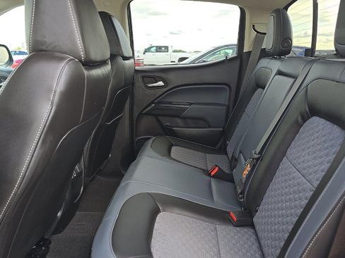 Used 2022 Chevrolet Colorado Z71 AWD/4WD image 7