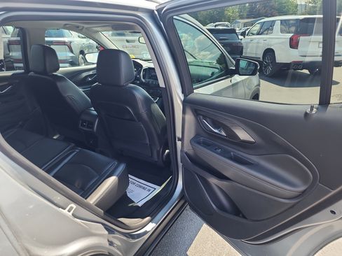 Certified 2023 GMC Terrain SLT w/ Infotainment Package II AWD/4WD image 36