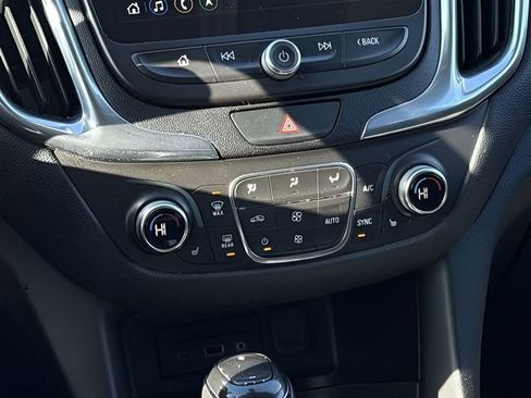 Used 2019 Chevrolet Equinox LT w/ Sun & Navigation Package image 18