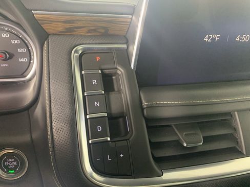 Used 2021 Chevrolet Suburban Premier w/ Premium Package image 25