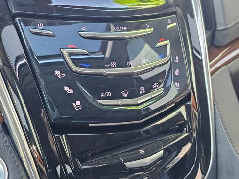 Used 2018 Cadillac Escalade Premium Luxury w/ LPO, Radiant Package AWD/4WD image 32