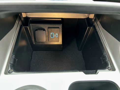 Used 2022 Ford Explorer XLT w/ Equipment Group 202A image 30