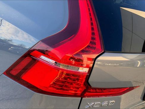Used 2024 Volvo XC60 B5 Plus image 28