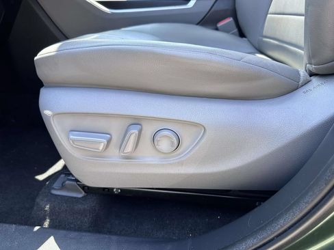 Used 2023 Toyota Highlander XLE AWD/4WD image 10