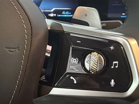 New 2026 BMW 750e xDrive image 35