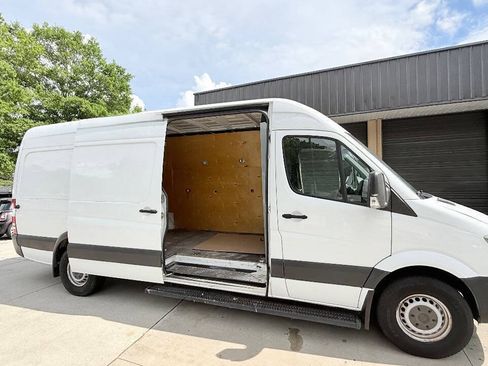 Used 2015 Mercedes-Benz Sprinter 2500 image 37