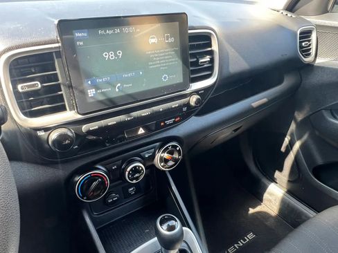 Used 2020 Hyundai Venue SE FWD image 23