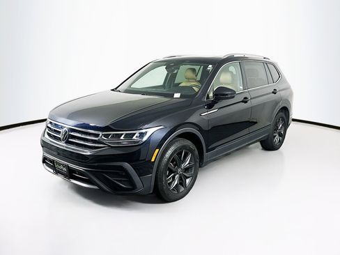 Used 2023 Volkswagen Tiguan SE image 3