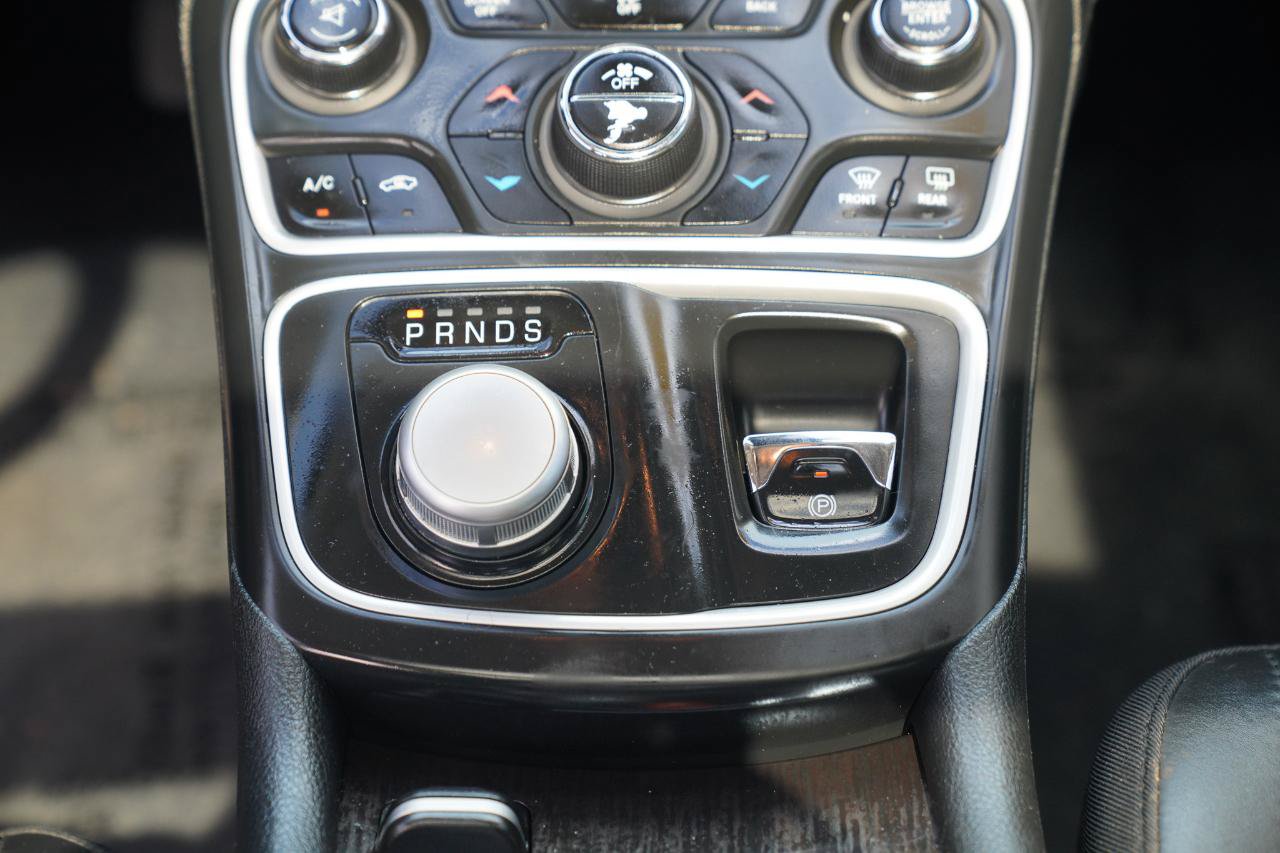 Used 2016 Chrysler 200 C w/ Sun & Sound Group FWD image 30