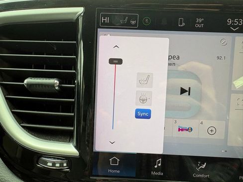 Used 2024 Chrysler Pacifica Touring-L image 36