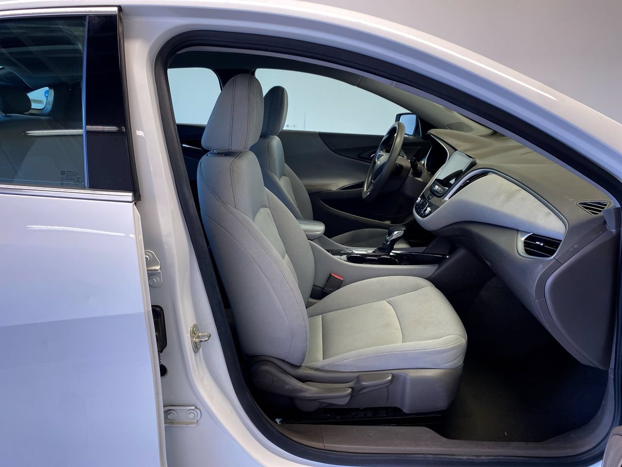 Used 2022 Chevrolet Malibu LT FWD image 28
